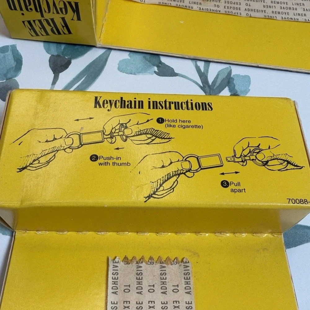 Lot of 2 Vintage Merit Cigarettes Promo Keychains Philip Morris 1994‎ NOS